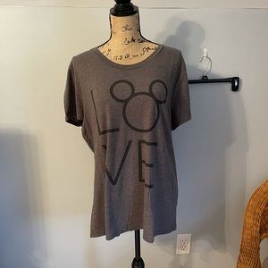 EUC!  Old Navy Collectibles tee